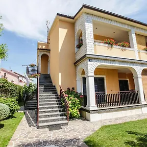 https://apartments-cvitan-1-floor.in-istria.net